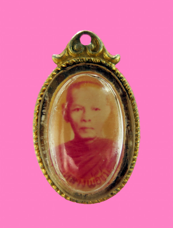 ล๊อคเก็ตรูปถ่าย หลวงพ่อชุบ วัดหนองมะนาว ชลบุรี ปี 19