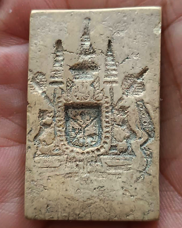 สมเด็จหลังตราแผ่นดิน เก่าเนื้อจัด ขนาดประมาณ 4 x 2.5 ซ.ม พระบ้านเก่าเก็บหลายสิบปี พร้อมตลับสเตนเลสยุ