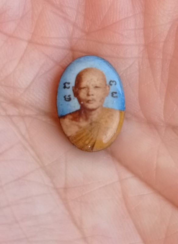 ล็อกเก็ตหลวงพ่อแพ วัดพิกุลทอง หลังแผ่นเงิน