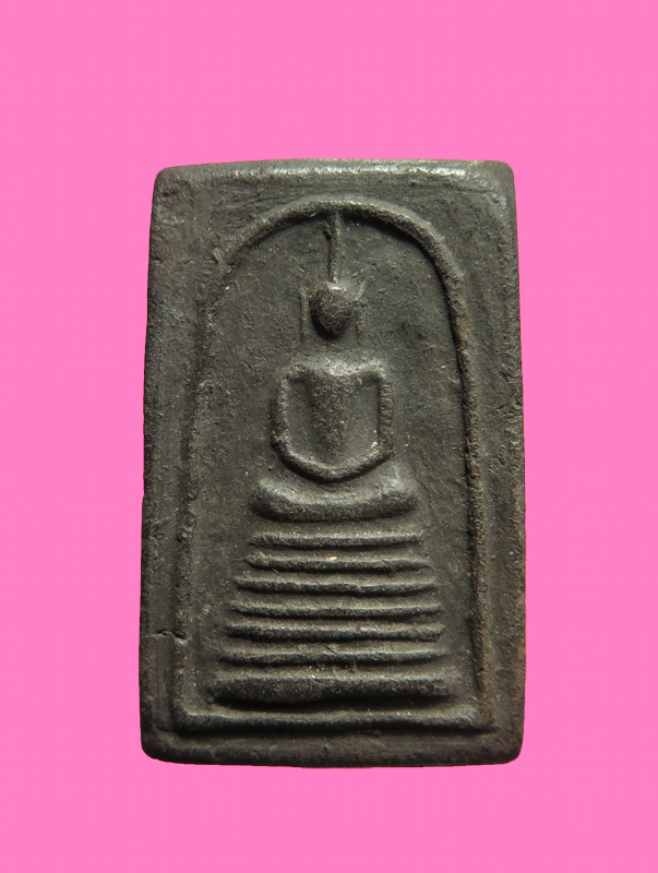 สมเด็จเนื้อดินดำ หลังมียันต์ นะ