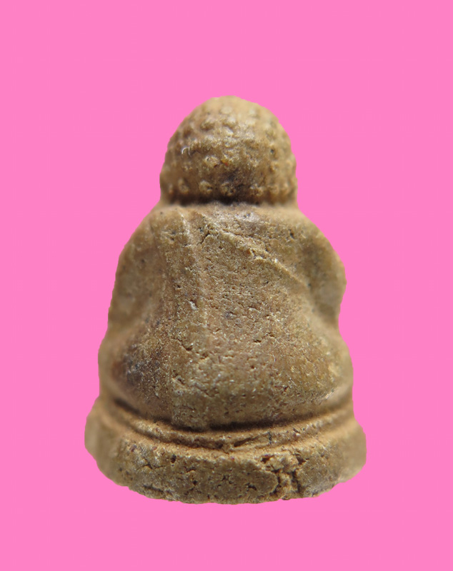 พระสังกัจจาย ลอยองค์ เนื้อผง สูงประมาณ 1 ซม.