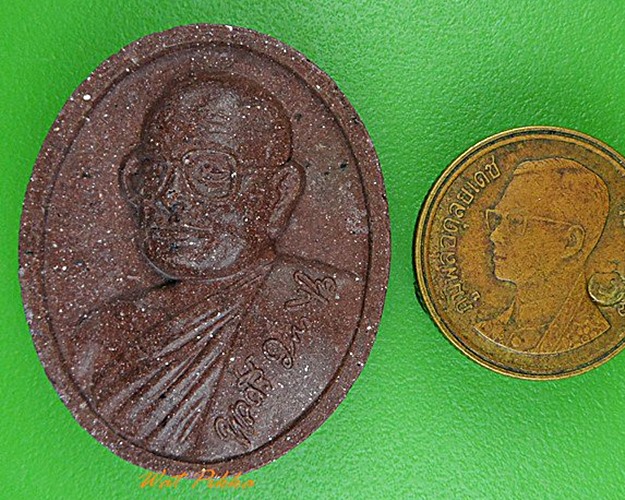 พระผงรูปเหมือนหลวงปู่ศรี วัดป่ากุง ร้อยเอ็ด .4880.