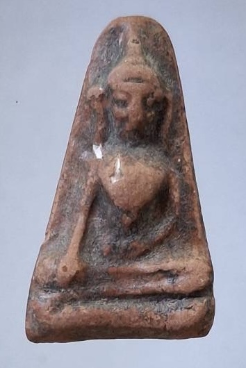 พระผงสุพรรณ หลวงตาหยุด กรุวัดพระธาตุ จ.สุพรรณบุรี ปี2460 เนื้อดินเผาผสมดินกรุเก่า ใช้แทนของกรุได้เลย