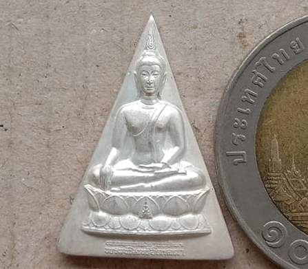 พระพุทธนวราชบพิตร พระพิมพ์จิตรลดา โครงการหลวง พ.ศ .2539 *** เนื้อเงิน (พิมพ์เล็ก) พร้อมกล่องเดิม