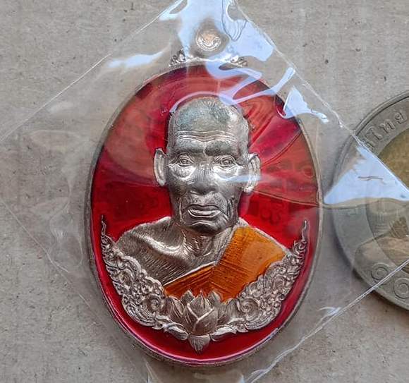 เหรียญเศรษฐีพันล้าน(รวยที่๑) หลวงพ่อพัฒน์ วัดห้วยด้วน จ.นครสวรรค์ เนื้อนวะลงยา หมายเลข322+กล่อง