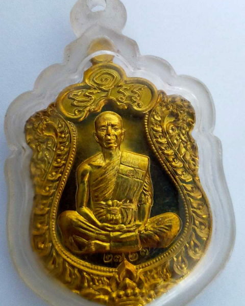 หลวงพ่อคูณ"ปาฎิหารย์eod"เสมาเนื้อทองเหลืองเลขสวย2727พร้อมเลี่ยมสวยกริ๊บ