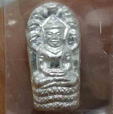 พระนาคปรกใบมะขาม(ปรกจ้อย)รุ่นแรก หลวงพ่อหลาย วัดนาจอมเทียน จ.ชลบุรี เนื้อเงิน หมายเลข473+กล่อง