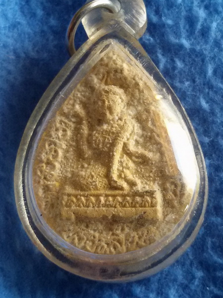 นางกวักเนื้อผง หลวงพ่อคูณ ปริสุทโธ วัดบ้านไร่ จ. นครราชสีมา พ.ศ. 2537