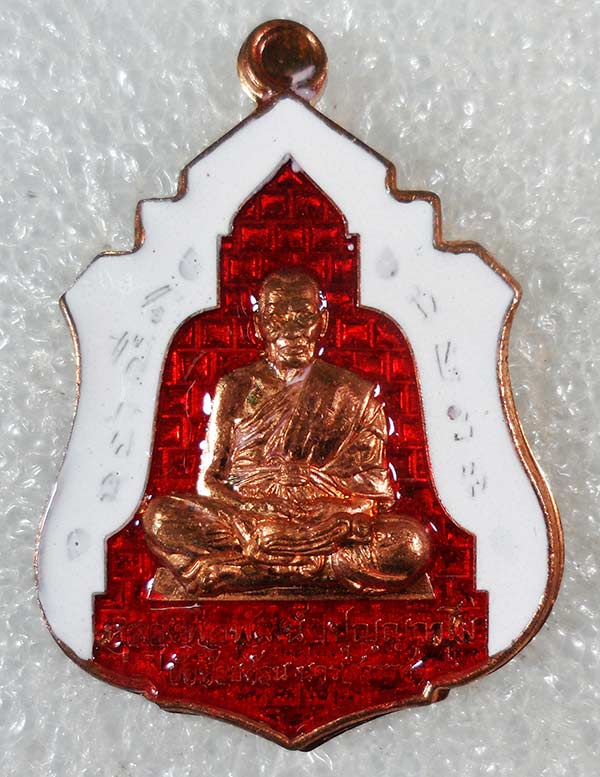 เหรียญเสมาใบระกา หลวงพ่อพัฒน์ วัดห้วยด้วน จ.นครสวรรค์ ปี2563 เนื้อทองแดงลงยาแดงขอบขาว เลข1806+กล่อง