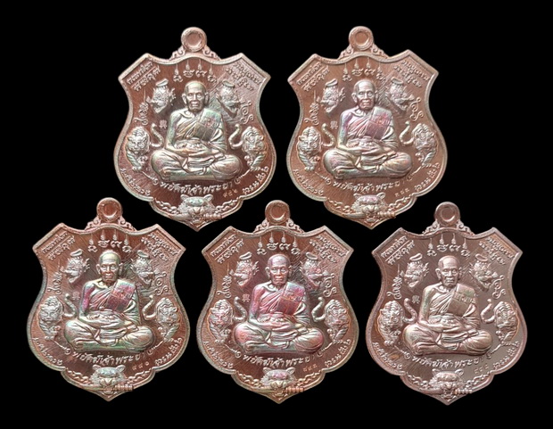 เคาะแรกแดง..พยัคฆ์เจ้าพระยา ๒๕๖๓..ทองแดงมันปู ๕ เหรียญ กล่องเดิม..ล.พ.พัฒน์ วัดห้วยด้วน จ.นครสวรรค์ 
