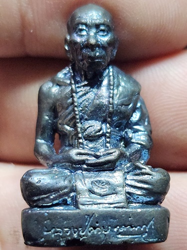 วัดกุดชมภู จ.อุบลราชธานี รูปหล่ หลวงปู่คำบุ คุตฺตจิตฺโต  ฐานภูเขาหล่อโบราณ  ไตรมาส 54 พิมพ์ใหญ่ 