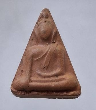 พระนางพญา เนื้อดินเผา รุ่นมาลาเบี่ยง วัดนางพญา จ.พิษณุโลก ปี2538