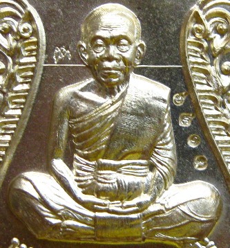 เหรียญเสมาหน้าเลื่อน หลวงพ่อคูณ ปี2557 รุ่นนิรันตรายเหนือดวง<แยกจากชุดกรรมการ>เนื้อทองระฆังหลังเเบบ 