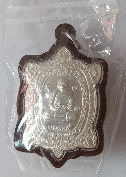 ล็อกเก็ตเต่าหลวงพ่อหลิว วัดไร่แตงทอง รุ่นประสบการณ์ สร้างปี2558