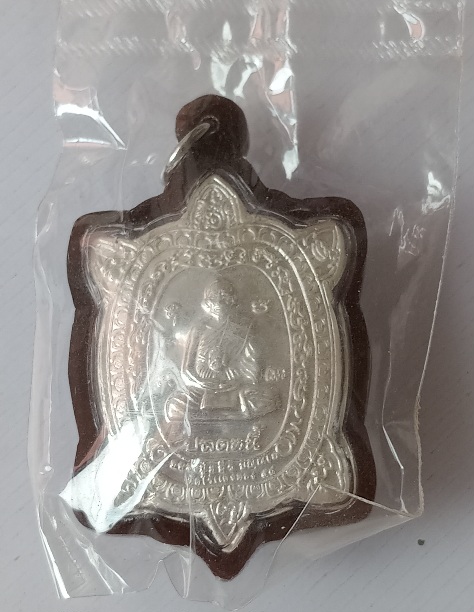 ล็อกเก็ตเต่าหลวงพ่อหลิว วัดไร่แตงทอง รุ่นประสบการณ์ สร้างปี2558