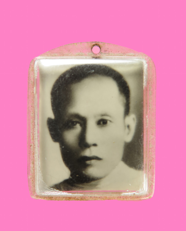 รูปถ่าย ไม่ทราบหลวงพ่อ  วัดช่วย(อันนี้ผมอ่านเอาจากด้านหลัง)