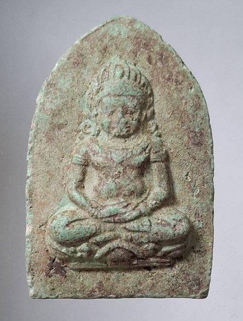 พระเทริดขนนก เนื้อผงเขียว เก่าๆ ไม่ทราบที่