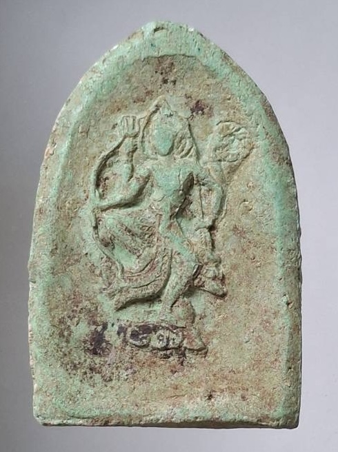 พระเทริดขนนก เนื้อผงเขียว เก่าๆ ไม่ทราบที่