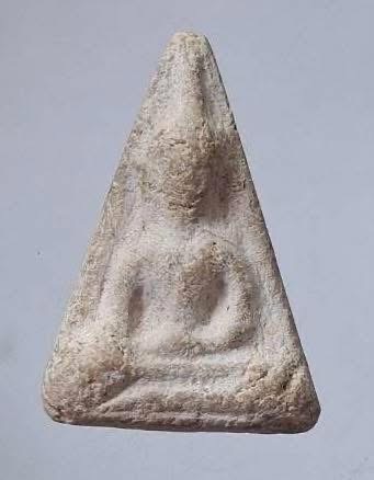 พระนางพญามือโต เนื้อผงว่าน เก่าๆ ไม่ทราบที่