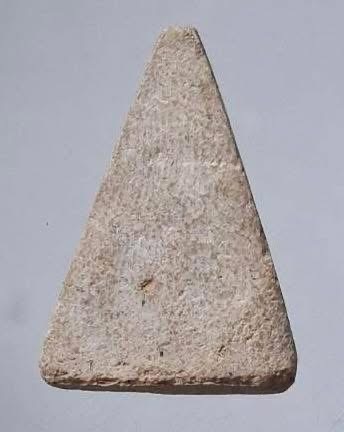 พระนางพญามือโต เนื้อผงว่าน เก่าๆ ไม่ทราบที่