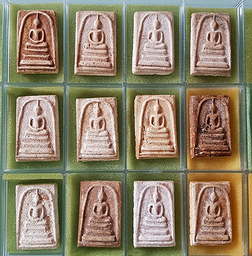 วัดใจ สมเด็จ สวยๆ ได้พระไปครบทั้งหมด 12 องค์ ตามรูปครับ