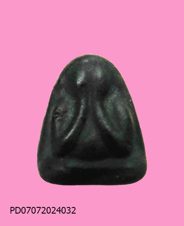 พระปิดตา หลังแบบ เนื้อผงคลุกรัก องค์จริงดำสนิท