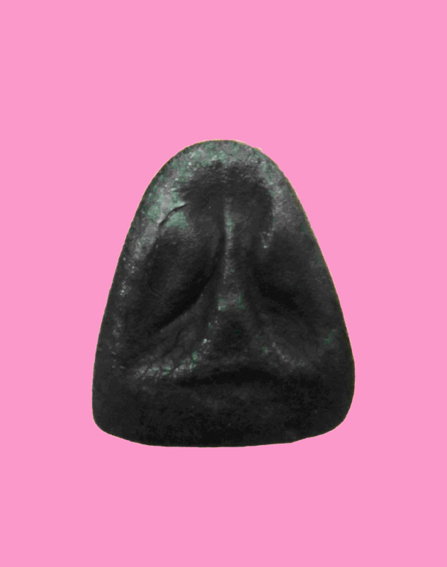 พระปิดตา หลังแบบ เนื้อผงคลุกรัก องค์จริงดำสนิท