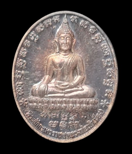 เคาะแรกแดง...เหรียญพระสักกะเทวราช (หลวงพ่อเข้าเมือง) ๒๕๕๑. ..เนื้อเงิน กล่องเดิม.