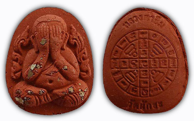 ปิดตารุ่นแรก "โบสถ์ลั่น" เนื้อว่านสบู่เลือด พิเศษ ฝังเพชรหน้าทั่ง หลวงตาขึม วัดผักขะ ศรีสะเกษ