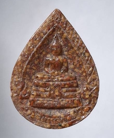 พระเนื้อกระเบื้องหลังคาโบสถ์ หลวงพ่อโสธร วัดโสธรวรารามวรวิหาร จ.ฉะเชิงเทรา