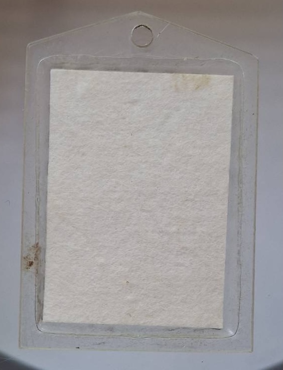 รูปถ่ายกระดาษ ไม่ทราบที่ เลี่ยมพลาสติก