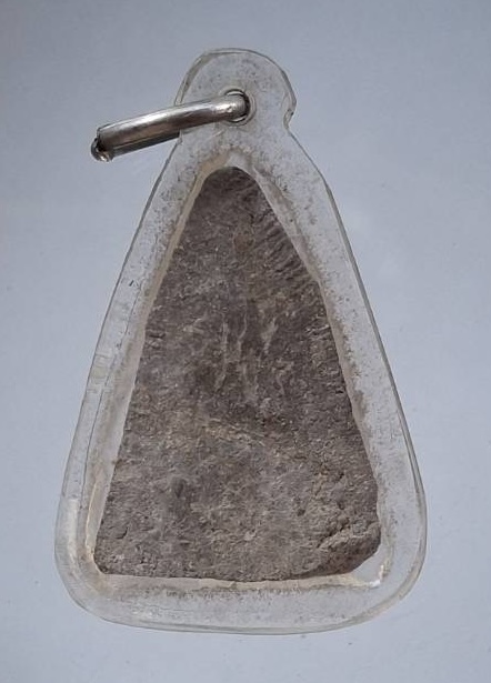 พระเนื้อผงว่าน เลี่ยมพลาสติกเก่าๆ ไม่ทราบที่