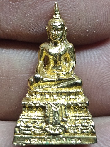 วัดพระธาตุเชิงชุมวรวิหาร จ.สกลนคร  พระกริ่งหลวงพ่อองค์แสน กะใหล่ทอง 
