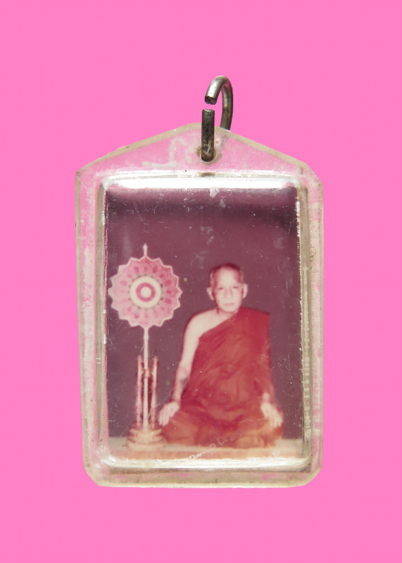 รูปถ่ายหลังผ้าจีวรปั้มยันต์ หลวงพ่อจวน วัดหนองสุ่ม สิงห์บุรี