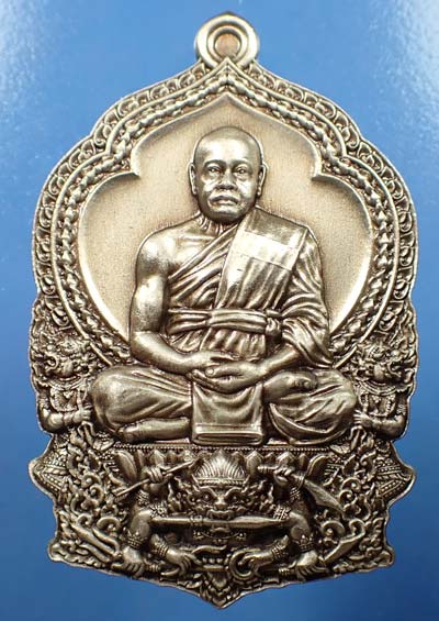 พระมหาสุรศักดิ์ รุ่นสร้างบารมี เนื้ออัลปาก้าซาติน(หายากสุด ๆ)+บัตรรับรองพระแท้*171
