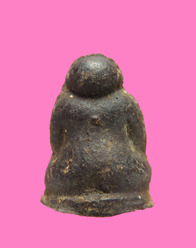 พระปิดตาลอยองค์ เนื้อผงว่าน 