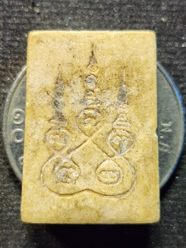 วัดสระกำแพงใหญ่ ศรีสะเกษ พระผงหลวงปู่เครื่อง  รุ่นสร้างกุฏิ