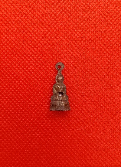 พระกริ่งเล็ก ด้านหลังชำรุด