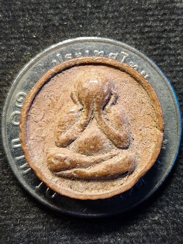 วัดสังโฆ สุพรรณบุรี  พระปิดตาจันทร์ลอย หลวงพ่อครื้น  หลัง ฆ