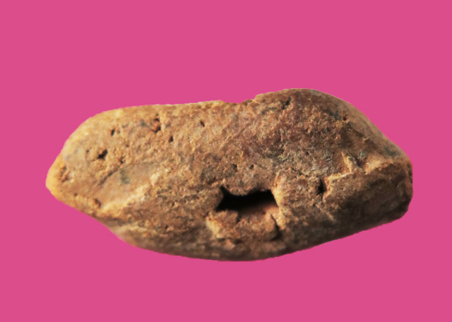 พระเนื้อดิน พิมพ์หลวงพ่อโต ขนาดเล็ก ก้นมีรู