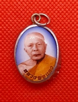 ล็อกเก็ตรูปถ่ายหลวงพ่อแดง วัดเขาบันไดอิฐหลังยันต์ห้า