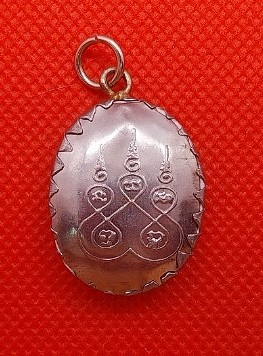 ล็อกเก็ตรูปถ่ายหลวงพ่อแดง วัดเขาบันไดอิฐหลังยันต์ห้า