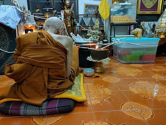 พระผงดวงเศรษฐี แช่น้ำมนต์ หลวงปู่บุดดา วัดป่าใต้พัฒนาราม จ.สระแก้ว รุ่นรวยร้อยล้าน ปี2564 