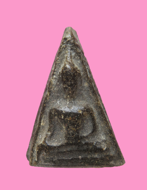 พระนางพญา เนื้อผงผสมว่าน