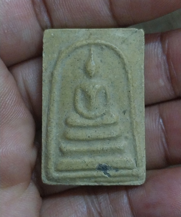 พระสมเด็จเนื้อผงน้ำมัน