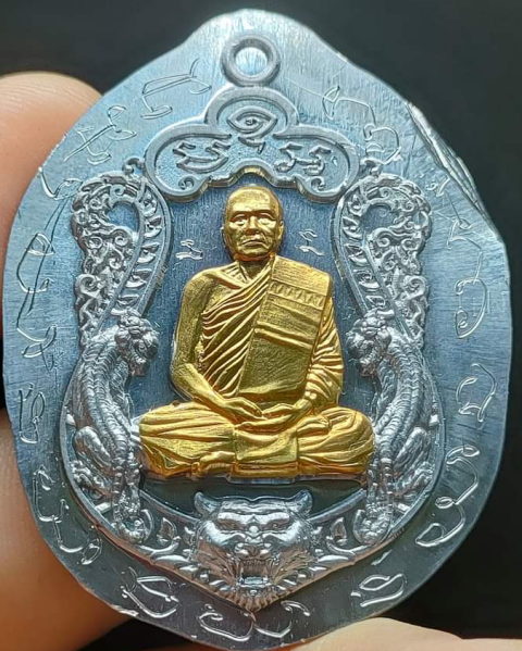 หลวงพ่อทอง บ้านไร่"ลองพิมพ์ไม่ตัดปีกเนื้อตะกั่วหน้ากากทองทิพย์จารเต็มสูตรสวยกริ๊บ