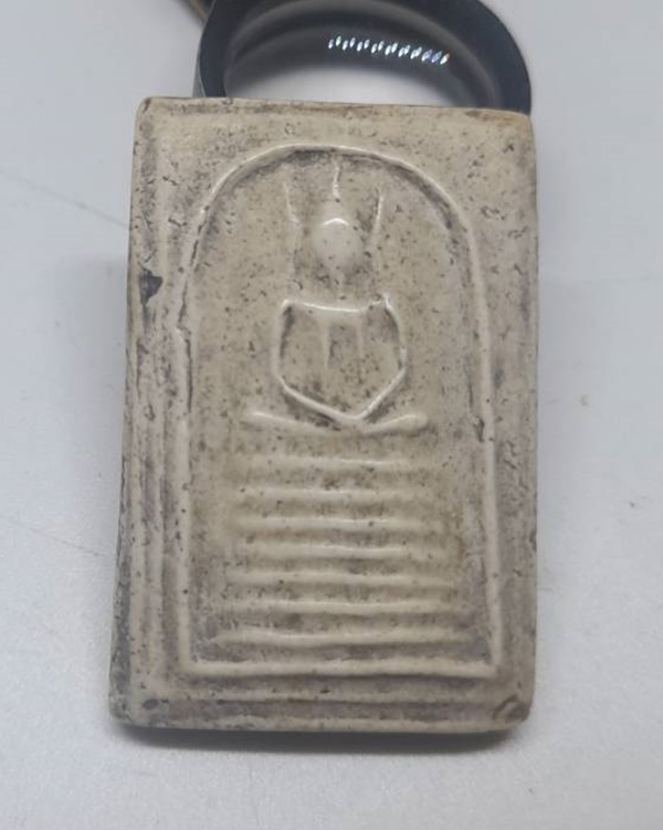 สมเด็จเกศไชโย ๗ ชั้น ไหล่ตรง นอกพิมพ์ นิยม วัดไชโยวรวิหาร