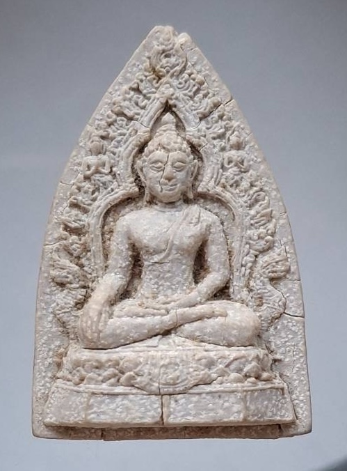 พระพุทธมงคลรัตน์ภูมิพัฒนมหามุนี วัดมงคลรัตนาราม U.S.A (เนื้อผงมีลาน)