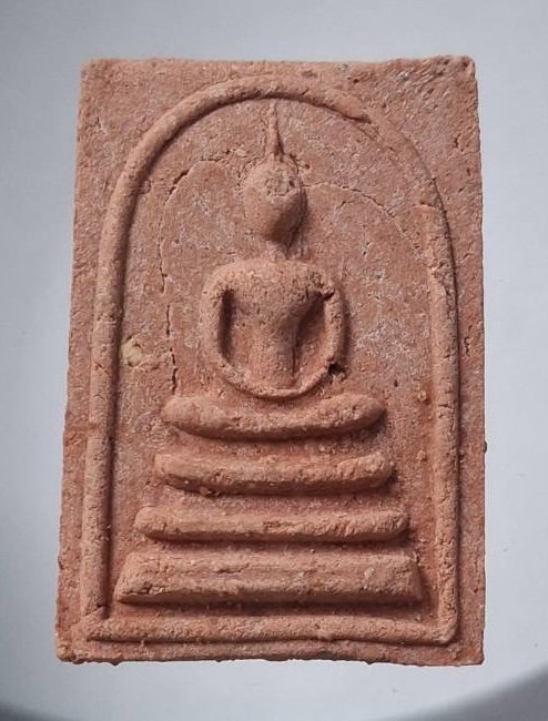 พระสมเด็จหลวงพ่อใหญ่ วัดมงคลวุฒาวาส จ.ชลบุรี ปี2554 เนื้อผงว่านสบู่เลือด กล่องเดิมๆ