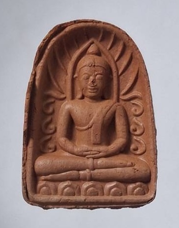 พระซุ้มกอ รุ่นแรก หลวงพ่อเพย วัดบึง อ.ท่าเรือ จ.พระนครศรีอยุธยา ปี2561 เนื้อผงสีอิฐ กล่องเดิมๆ